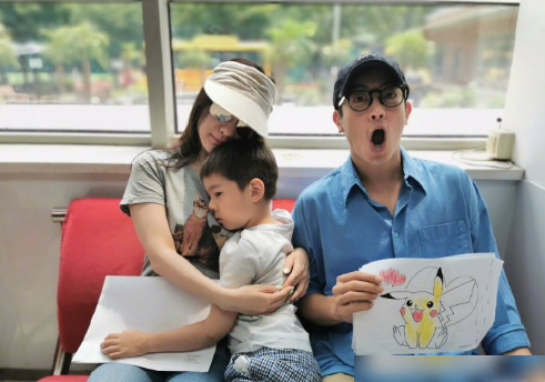 嗯哼幼儿园即将毕业，愉快的暑假马上到来，然后开学就是小学了