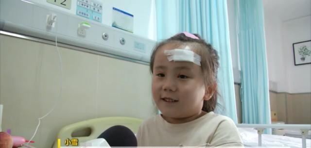 5岁乐观女孩局麻手术中唱儿歌 暖心！家长感谢医生术中鼓励