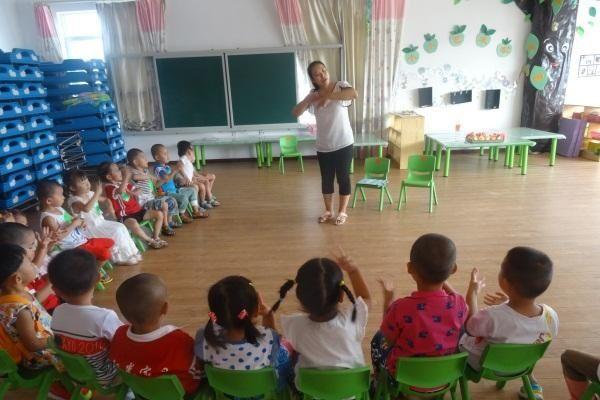 幼儿园小班，一多半孩子都长了痱子，老师推卸：空调开得很足