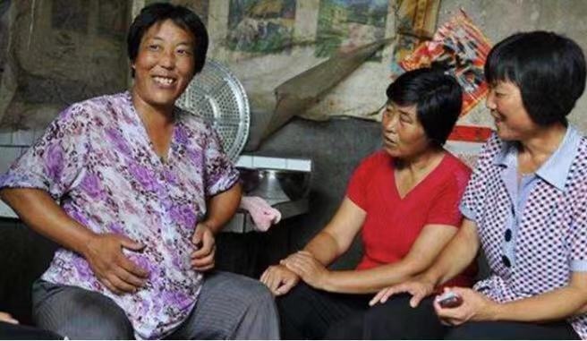 51岁妈妈不顾劝阻，跟风拼二胎，孩子出生后，自家和亲都家乱套了