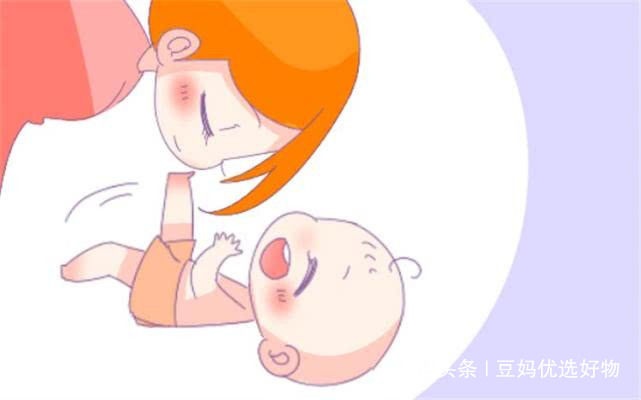 没想到宝宝出生2个小时这么“忙”？网友：心都快被萌化了