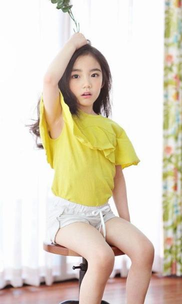 6岁童模天天化妆，深受大众追捧，12岁时医生却说再也不长个子了