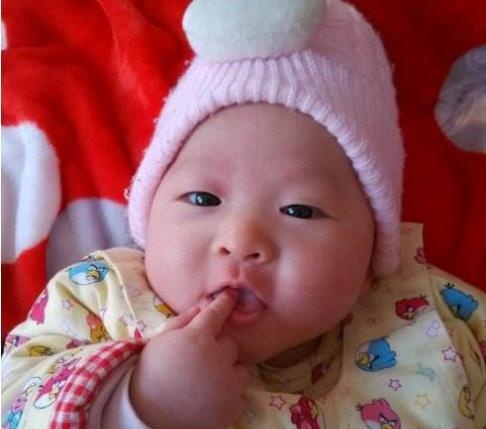宝宝频繁“吃手”真的是饿吗？这些原因很多人都不知道，宝妈注意