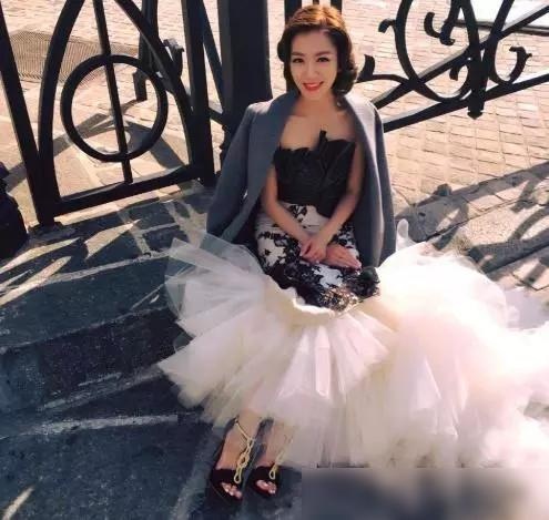 母女平安！杨千霈产下二胎，Q妹手脚长遗传爸爸