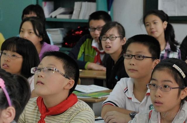 得了近视眼，就会持续一辈子吗？800度会遗传孩子？医生这么说
