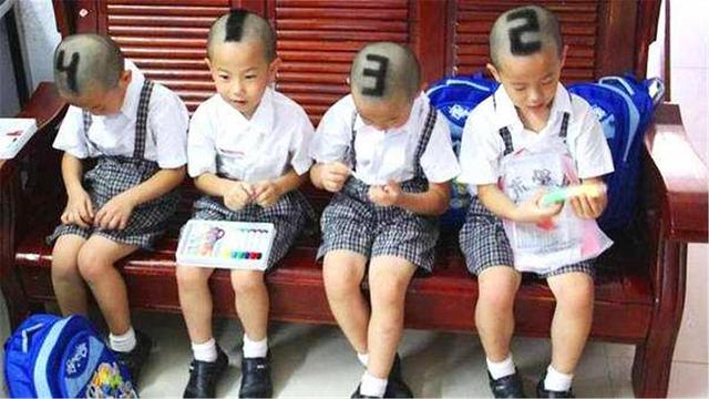 宝妈生下4胞胎，爸爸傻傻分不清楚，爷爷机智一招，路人狂点赞