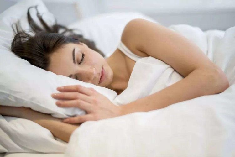 怀孕后妈妈睡觉的3种表现，看上去很正常，对妈妈和宝宝都不好