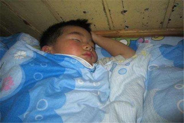 孩子游泳后安全回家，却在床上口吐白沫？后来才知是“干性溺水”