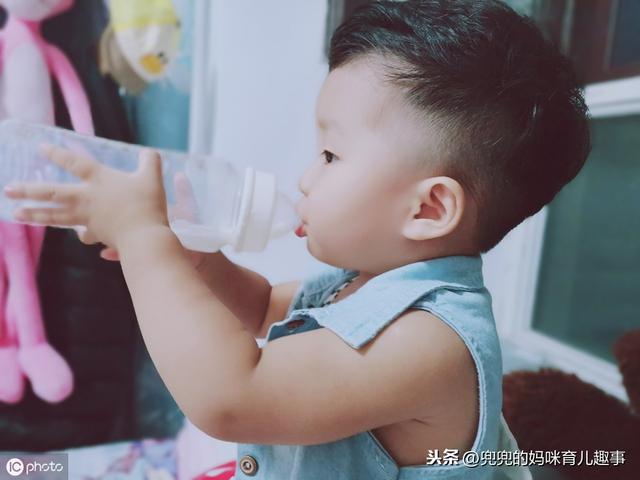 1~2岁宝宝如何安排饮食？每天喝多少奶，吃多少辅食，你做对了吗