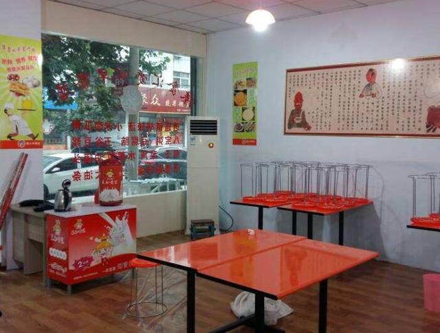 3岁男宝跌进170度油锅，奶奶这一做法太及时，医生都称赞其专业