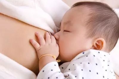 孕妈妈奶涨，一碰就痛怎么办，多做三事让宝宝吃上母乳