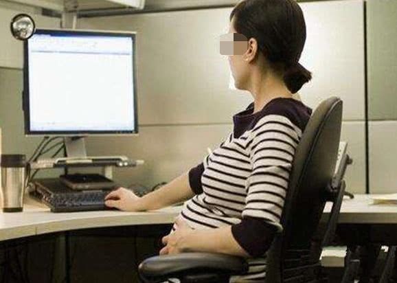 孕妈坐公交无人让座，小学生一番话，引人深思
