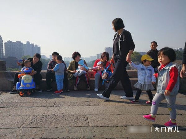 为什么说姥姥带大的孩子更聪明？不得不承认，这3大好处没人替代