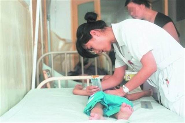 4岁女娃“性早熟”，身材堪比少女，罪魁祸首却是床头的小夜灯？