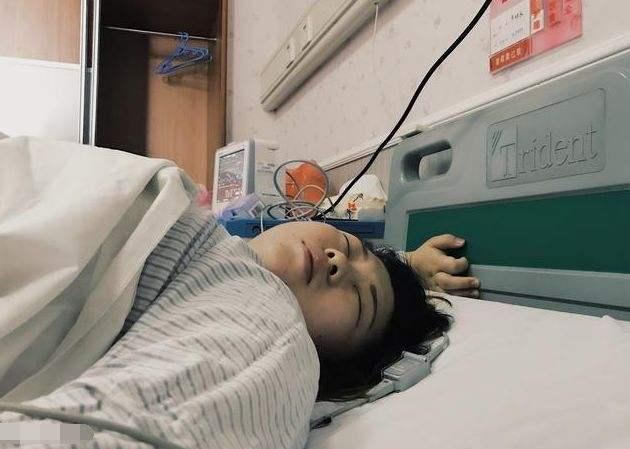 产房外，外婆抱上外孙就走，都没顾得上产后的女儿，确定是亲妈？