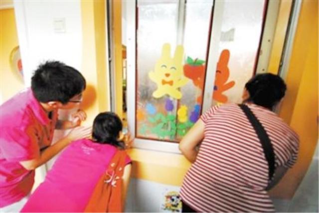 孩子开学第一天，家长就被老师点名批评，分离焦虑到底谁更焦虑？