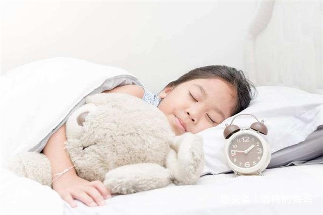 想让孩子长得高，睡眠时间要充足，父母没必要催娃“早睡早起”？