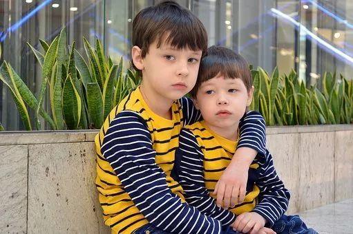为什么你的孩子胆小不自信？你可能做错了4点（免费赠书）
