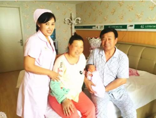 女儿出嫁后妈妈生二胎，每次回娘家，这一幕都让人忍俊不禁