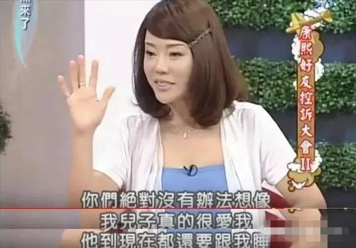 儿子15岁和妈妈同挤一张床，发现了儿子这一行为，母亲很后悔