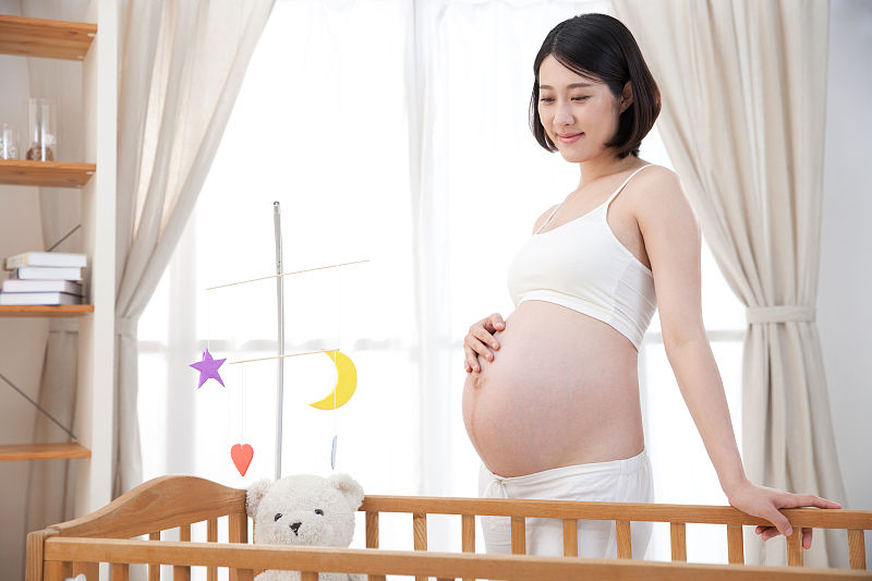 孕期睡觉出现这2种胎动要警惕，不是胆小就是受压迫