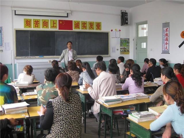 “家长会我要爸爸去”，嫌弃父母丢人的孩子，家长你还不重视吗？