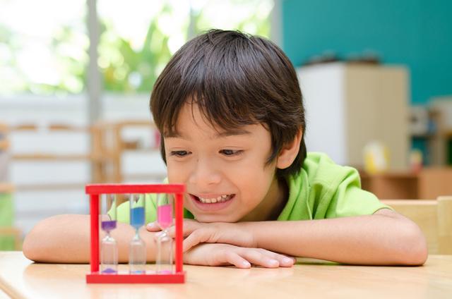 孩子赖床、拖沓、玩游戏，做好四件事，学会自我管理
