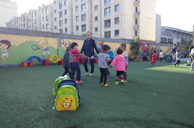 孩子在幼儿园被打破相，这位妈妈的应对方式，老师给她点赞