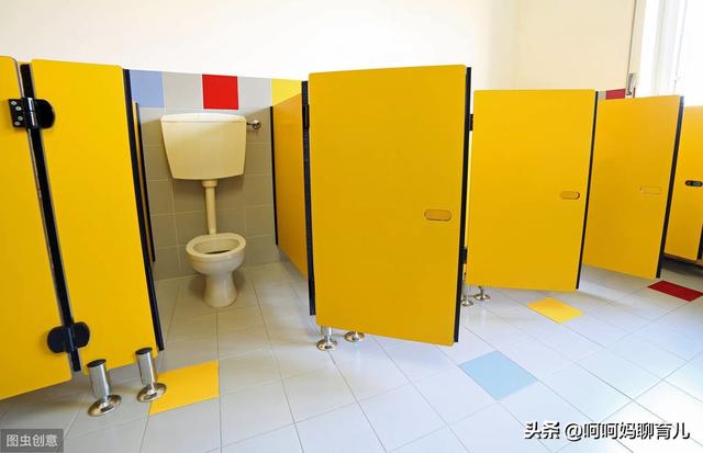 进了幼儿园却不会上厕所了？提前做好准备，正确应对孩子如厕倒退
