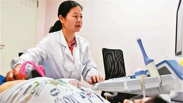 51岁宝妈不顾劝阻生二胎：&quot;周围条件不如我们家的，都生二胎了&quot;