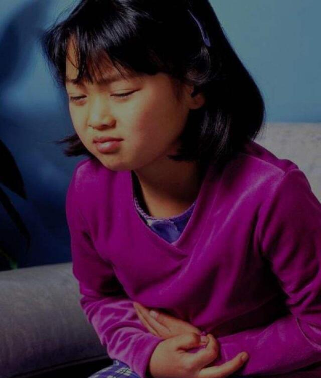 女儿头次来月经，三个妈妈的不同做法，决定她将来保护自己的能力