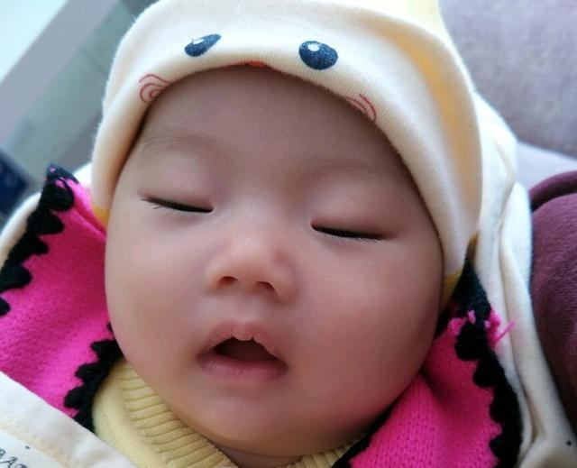 孙子“虎头虎脑”，奶奶误以为“好带”，医生看后连连摇头