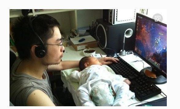 宝宝栽在爹地手里，带着带着变成这样，妈妈如果看到有何感想？