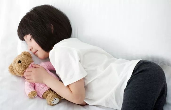 孩子到底几岁分房睡？三步走，不犯愁