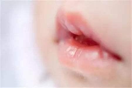 宝宝出生长得好看，却因养成这4个坏习惯，渐渐长残了……