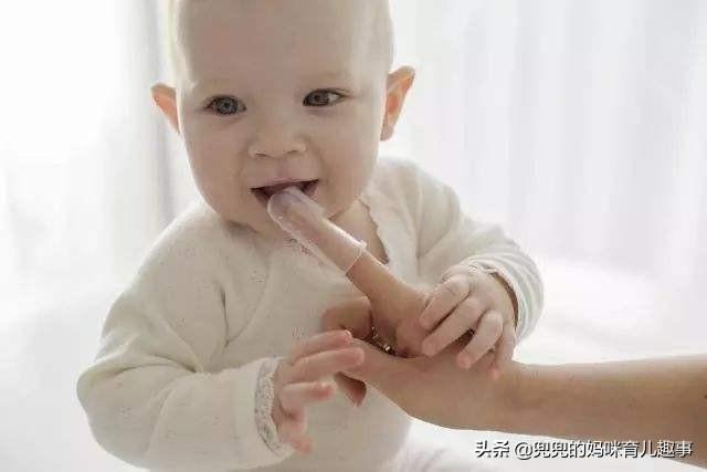 儿科医生：宝宝出牙期痛苦难熬，父母赶紧做这些，别只顾着干着急