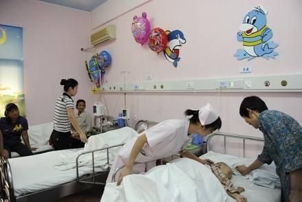 孩子被奶奶喂出“败血症”，好心做了“坏事”，育儿土方法不可取