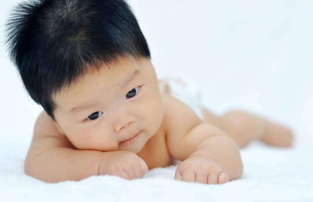宝宝睡醒的反应你观察过吗？如果是这个反应，恭喜你宝宝真聪明