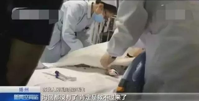 痛心！7个月大男婴救不回来了，只因被喂了一口这水果