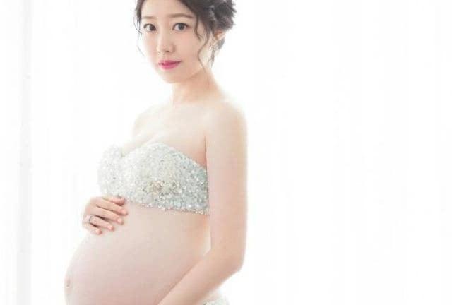 胎儿到了“猛涨期”，孕妈会出现4个变化，记得及时补充营养