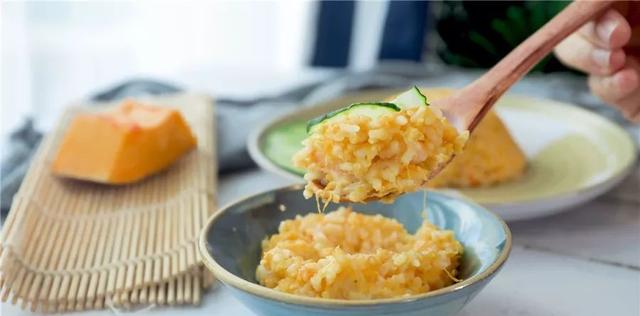 辅食：补锌又补钙！比米粥营养比炒饭好消化，宝宝轻松吃上一大碗