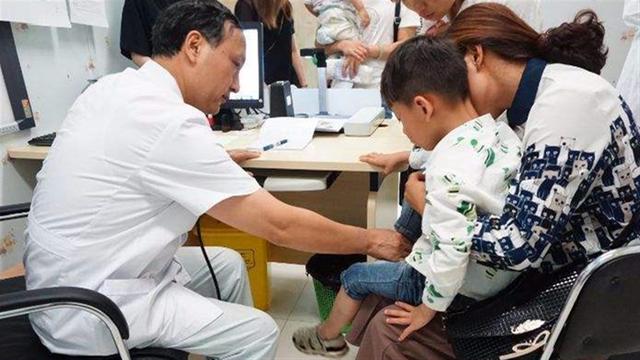 男孩性早熟很难被察觉？儿子如果有这些变化，家长别不当回事