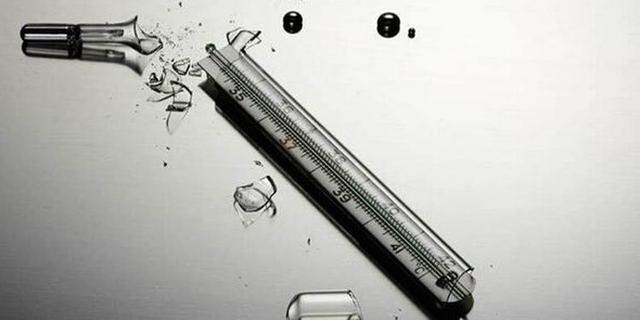2岁女童误吞水银，家长的明智急救方法，让医生都称赞