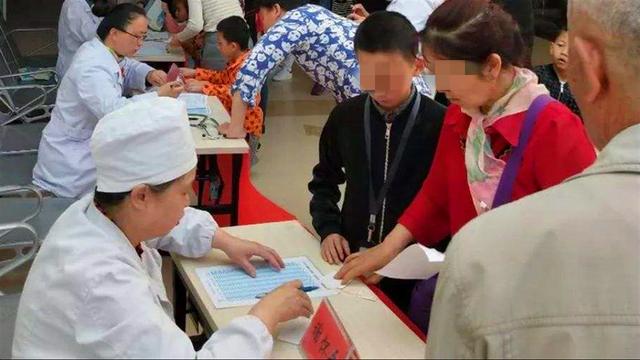男孩性早熟很难被察觉？儿子如果有这些变化，家长别不当回事