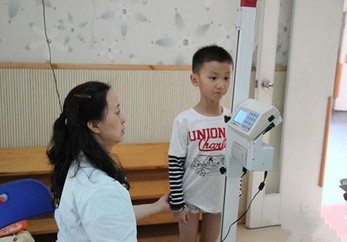 女儿喝了半年“毒汤”，直到孩子停止发育都没察觉，家长少犯二