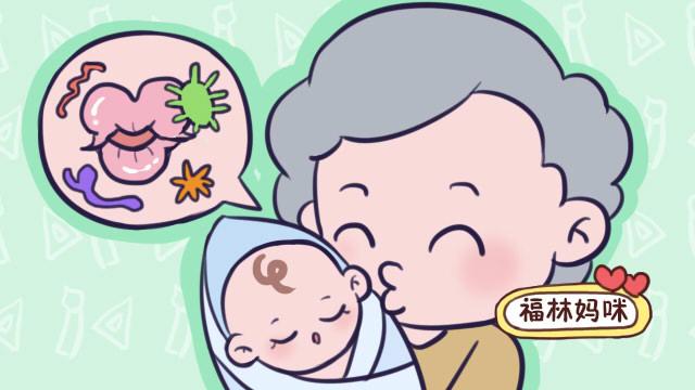婆婆抱孙子，亲了孙子一口却被儿媳“警告”，医生说儿媳没做错