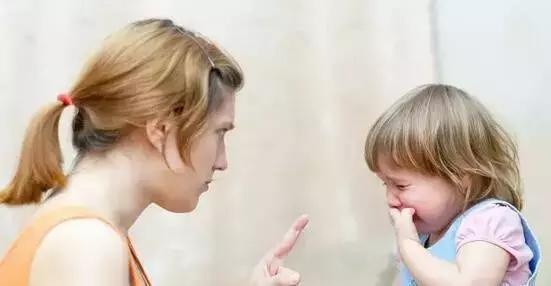 如何事半功倍地培养孩子的情绪认知能力，主要从两方面着手