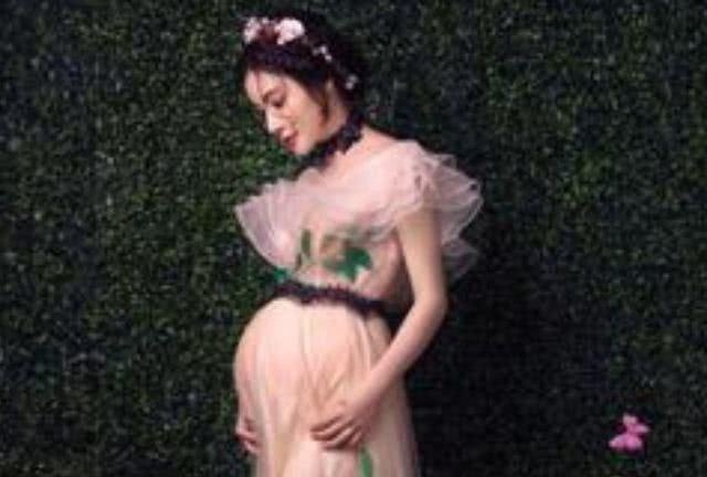 胎儿到了“猛涨期”，孕妈会出现4个变化，记得及时补充营养