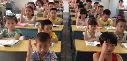 孩子拉裤子，原来是上课老师不允许上厕所，老师为啥让孩子憋着？