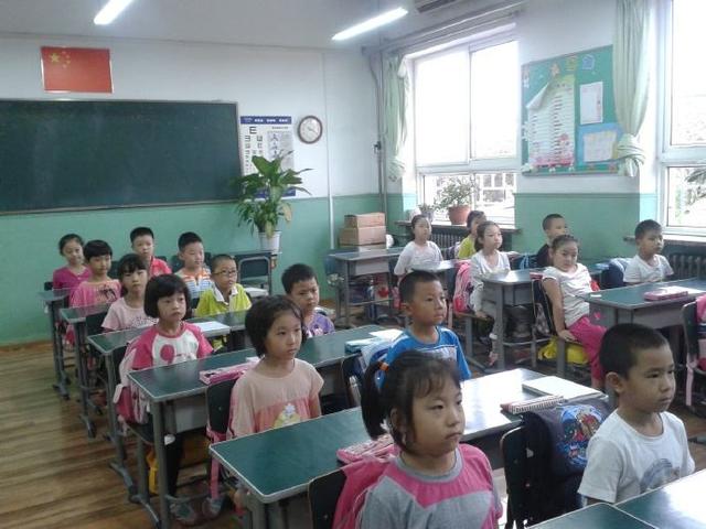 孩子拉裤子，原来是上课老师不允许上厕所，老师为啥让孩子憋着？